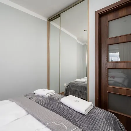 Market Square Corner Kuznicza By Renters Апартаменты *